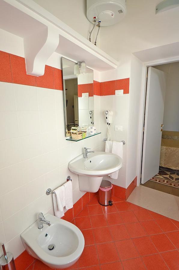 לינה וארוחת בוקר קסטריניאנו דל קאפו Casa Branca מראה חיצוני תמונה